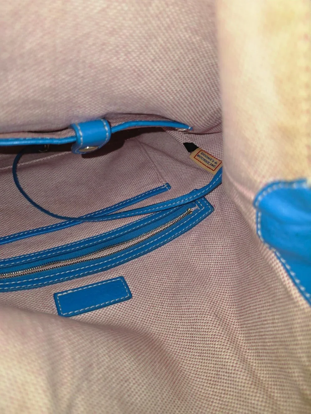 Dooney & Bourke Dillen II Medium Zipper Pocket Sac/Hobo (photo-attributed)
